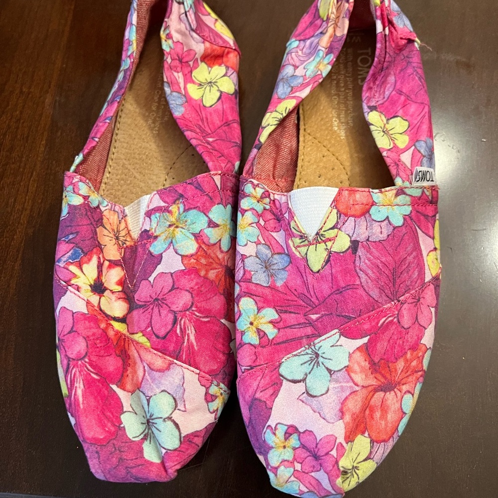 TOMS womens Classic Multi Colored Floral Watercolor Canvas slip-on shoes 10W